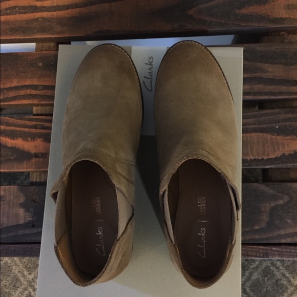 clarks demi beat sand suede